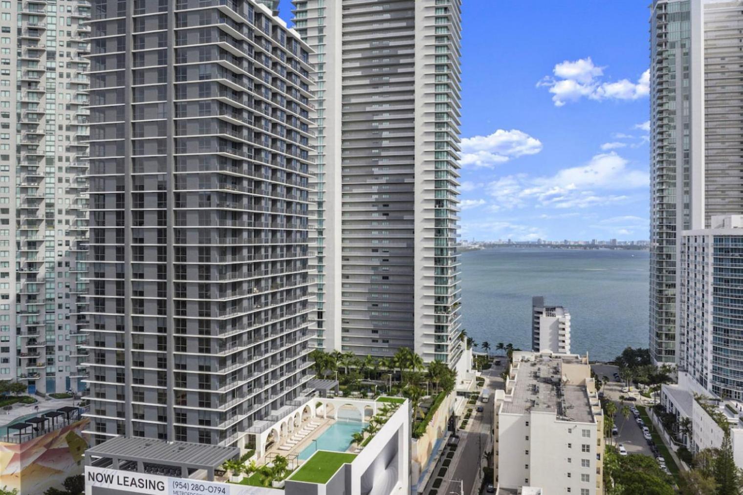 Blueground Edgewater Coffee Gym Pool Wd Mia-107